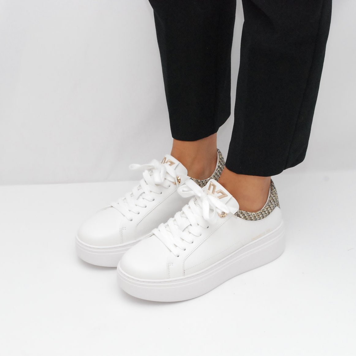 Sneakers Emanuelle Vee in pelle