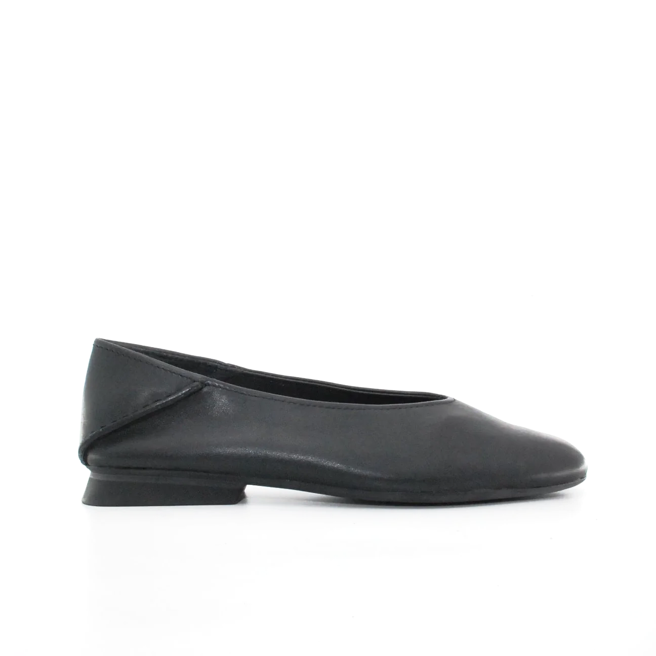 ballerina-camper-casi-myra-in-pelle-35-nero-pelle-ballerina.png