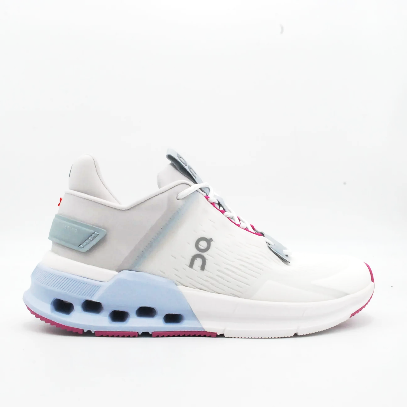 sneakers-on-cloudnova-flux-36-bianco-tessuto-tecnico-sneakers.png