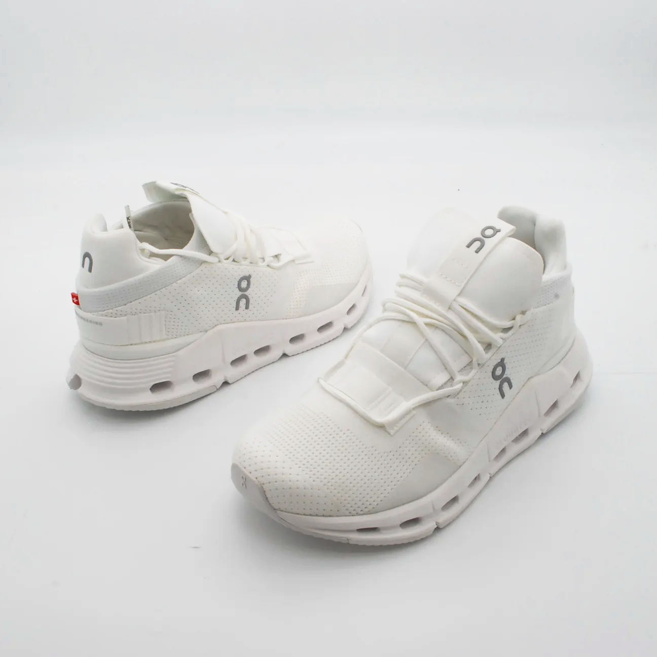 sneakers-on-cloudnova-sneakers-2.png