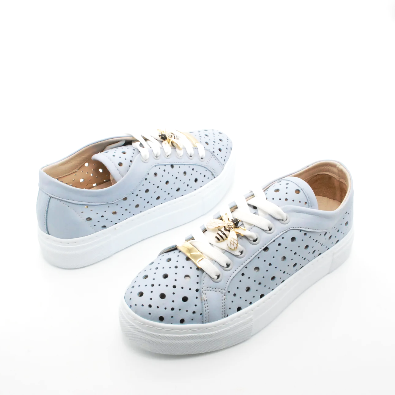 sneakers-wave-in-pelle-sneakers-2_ae7b07dc-6d00-4613-b48e-7c3997a83e8d.png