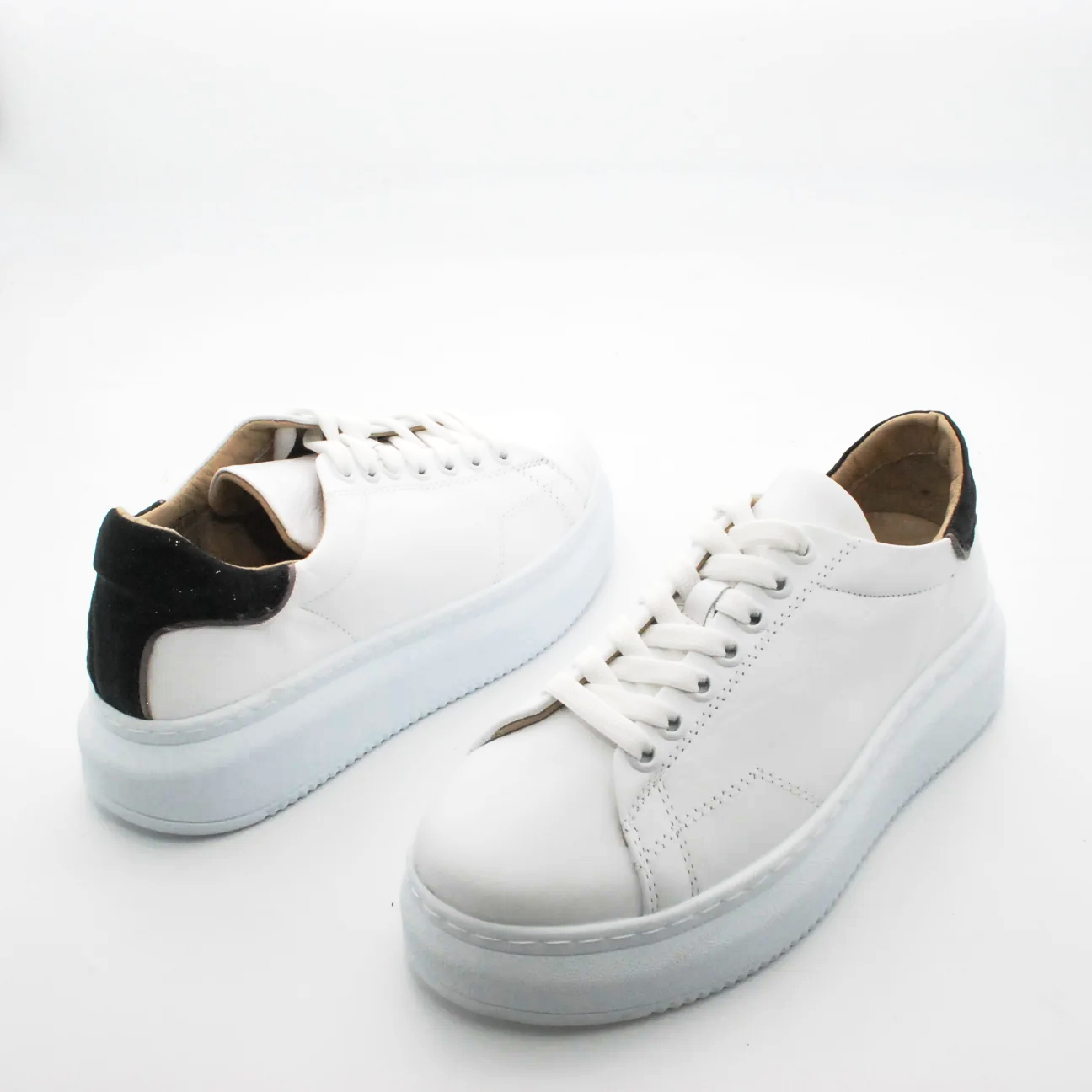 sneakers-wave-in-pelle-sneakers-2_cb2803e4-a81c-4907-b5c4-10db16cbb456.png