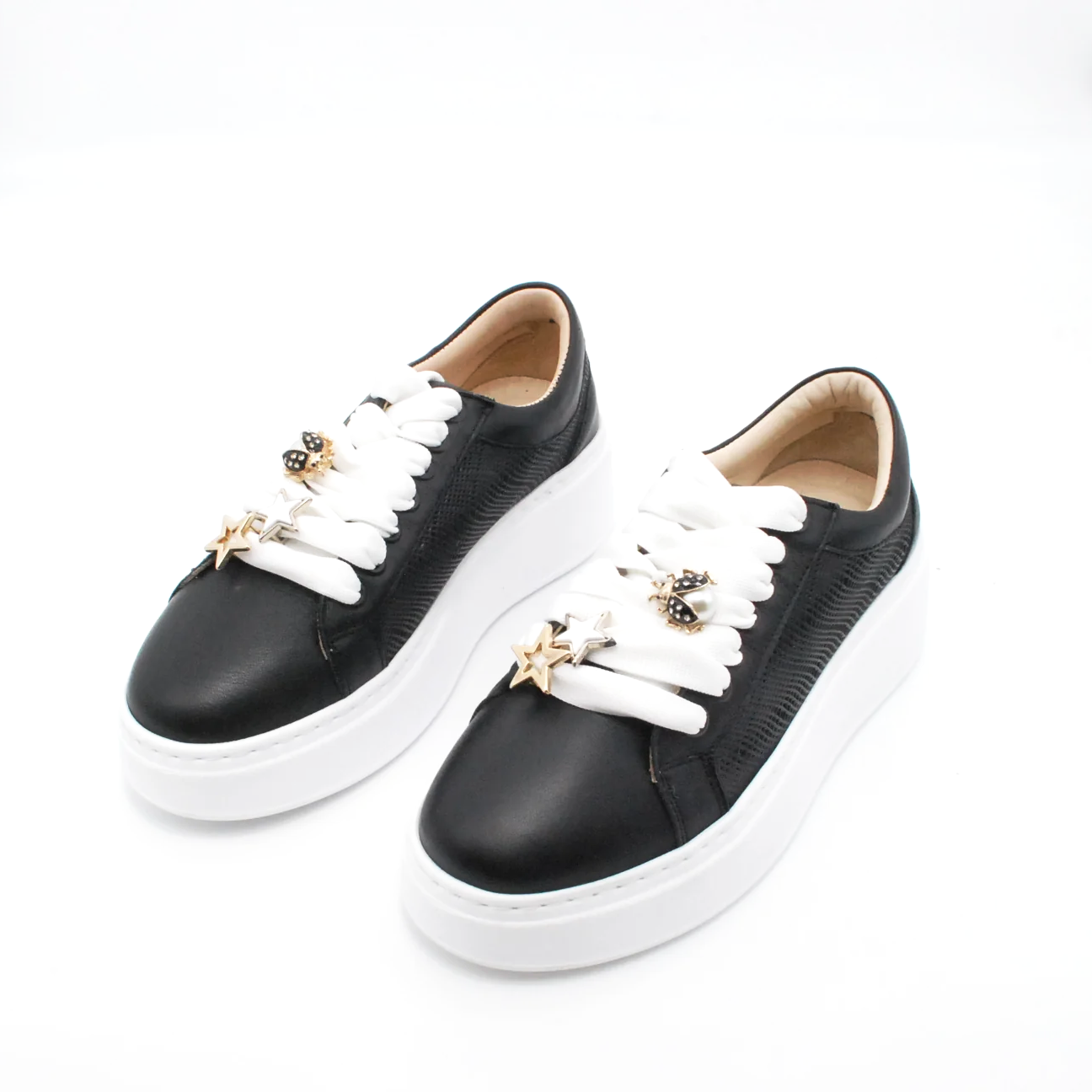 sneakers-wave-in-pelle-sneakers-2_d0502d12-1668-4d0b-bf51-2ed09ff23e53.png